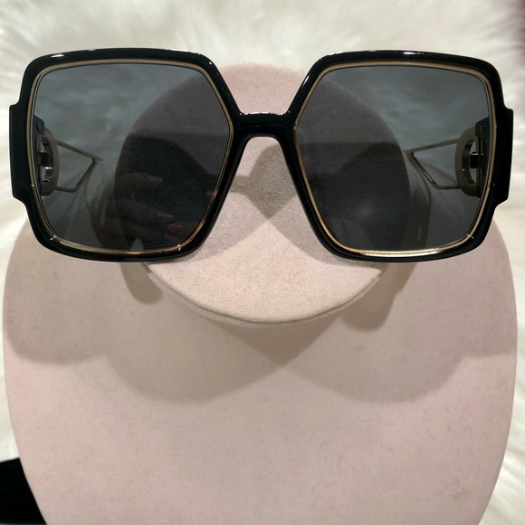 CHRISTIAN DIOR 30MONTAIGNE2 OVERSIZED SQUARE SUNGLASSES IN BLACK/GOLD - Picture 3 of 12